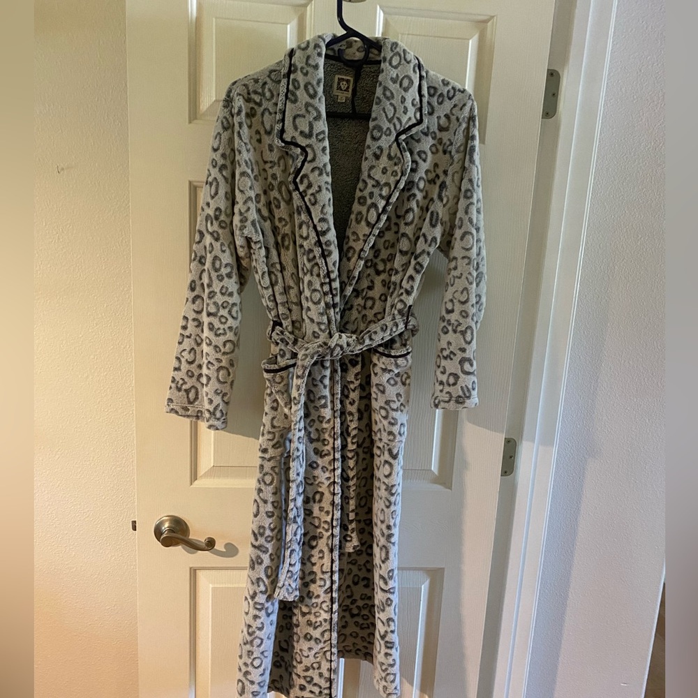 Anne Klein Gray and Black Animal Print Robe